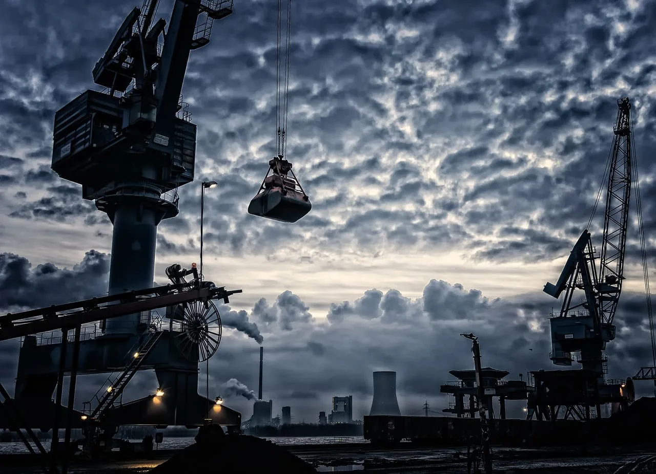 Cantiere industriale ripreso in time lapse