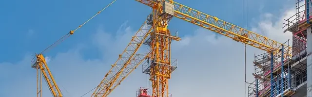Fotocamera timelapse che documenta un cantiere