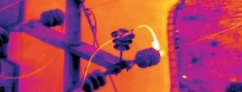 la termografia aerea è particolarmente efficace e conveniente quando eseguita con droni: ricerchiamo dispersioni, analizziamo impianti termici e fotovoltaici