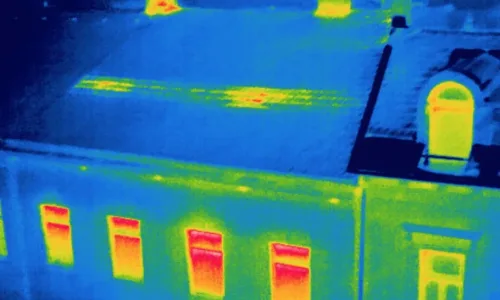 termografia aerea con drone per analisi efficienza termica edifici